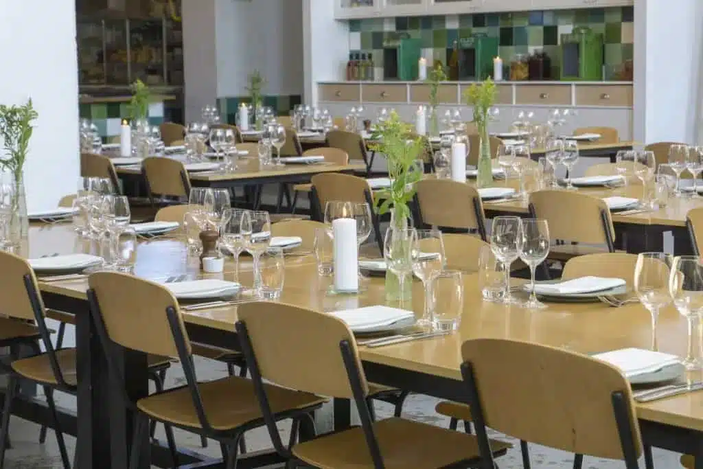 Raw, rustic and delicious on Refshaleøen.
Ideal location for teambuilding and company parties.