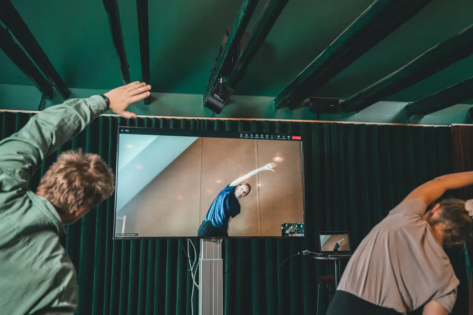 Humanic Group arbejder aktivt for at styrke arbejdsglæde, sundhed og trivsel på Danmarks arbejdspladser. Vi har samlet 7 gode råd til at få mere energi ind i arbejdsdagen.